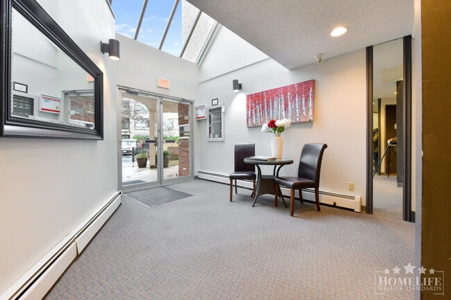 Photo - Newly Renovated 1 Bed 1 Bath Condo in the Heart of White Rock Unité 107