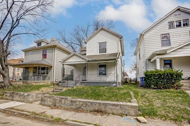 Building Photo - Two Bedroom in Dayton!