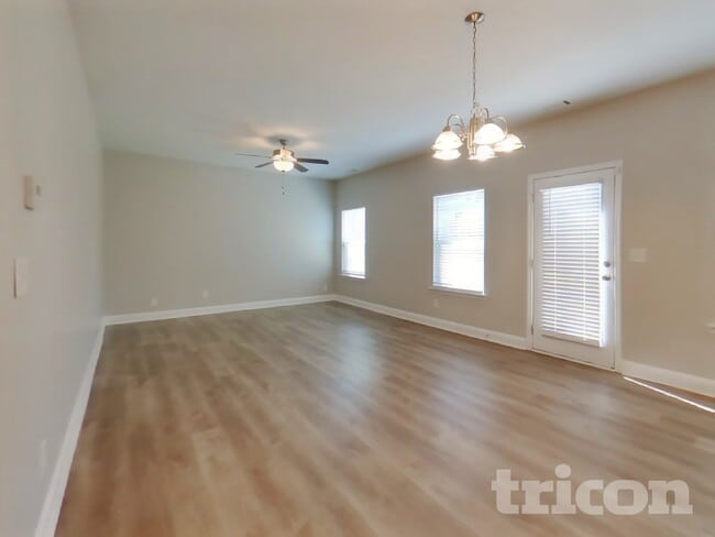 Photo - 1013 Eldon Ln