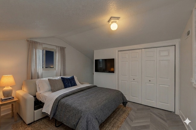 Photo - Studio apartment off trendy Alberta St in NE Portland, dishwashsher, washer/dryer included in the...