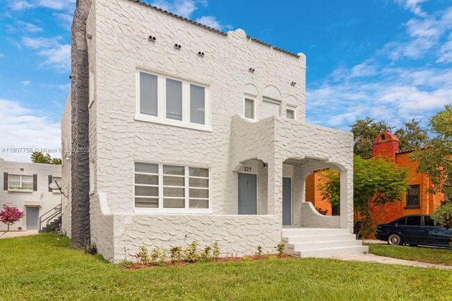 Building Photo - 327 SW 20th St Unit 2