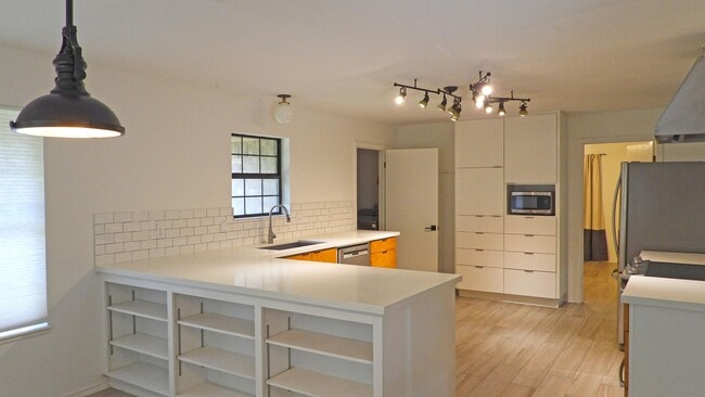 Photo - 2301 Anacua Cir