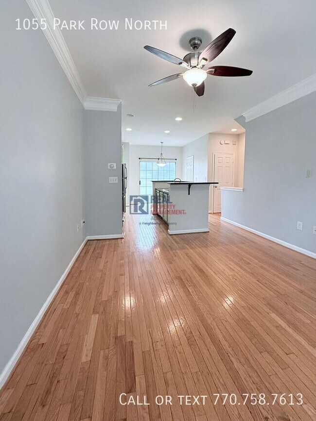Photo - 1055 Park Row N