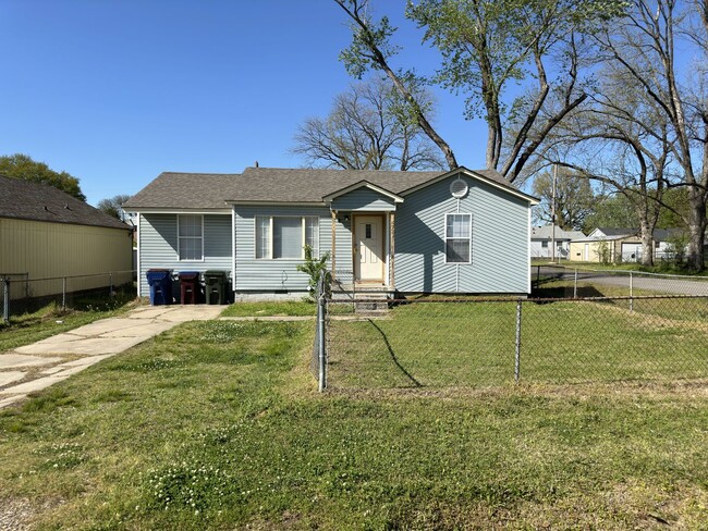 Charming 3 Bed / 1 Bath Home for Lease! - Charming 3 Bed / 1 Bath Home for Lease!