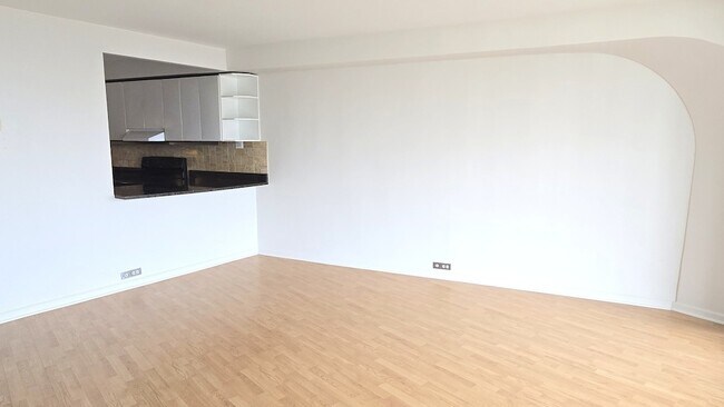 300 N State St Unit 5009