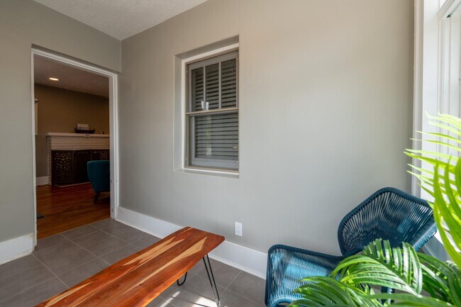 Photo - 722 Marquette Ave NW