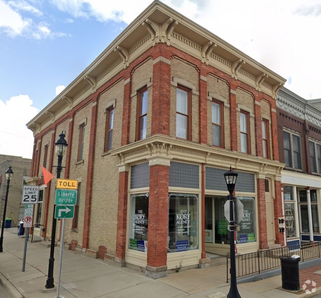 Building Photo - 104 N Walnut St Rental