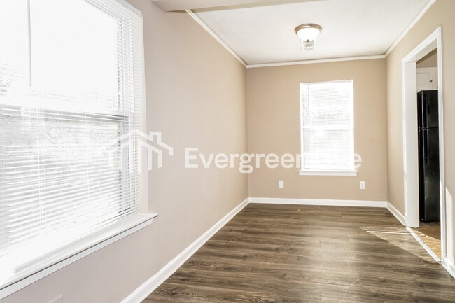 Photo - 1597 Michael St