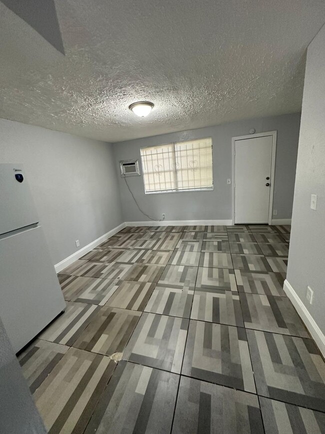 1512/1514 McConihe St. - 1512/1514 McConihe St. Apartment Unit 1512