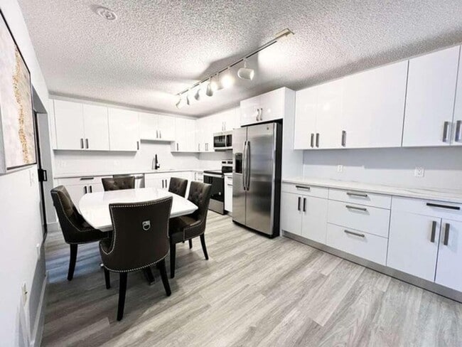 Building Photo - 118 1st Terrace