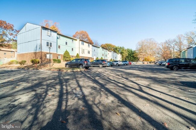 Building Photo - 22028 Oxford Ct Unit C10