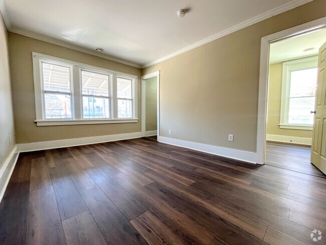 Building Photo - 501 Plymouth Ave Unit 2- 2nd Floor Rental