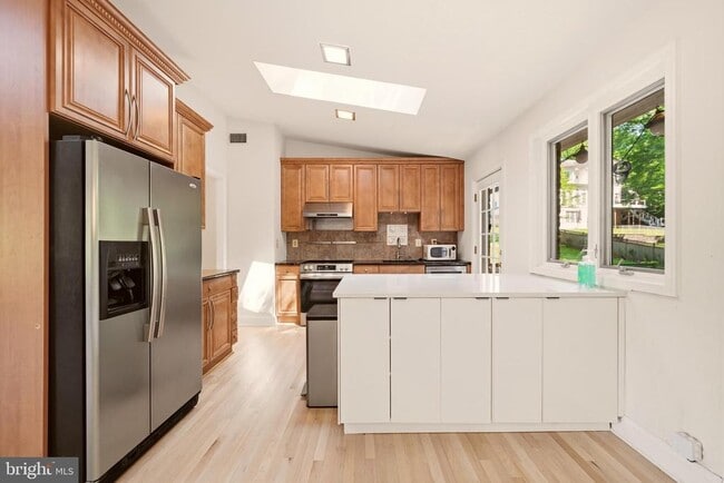 Photo - 8400 Thornden Terrace