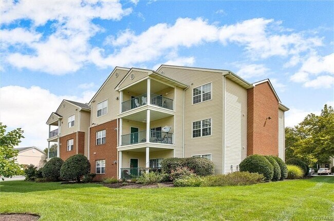 Photo - 701 Masters Row Unit F