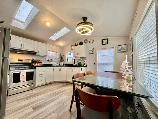 Photo - 5 1st St