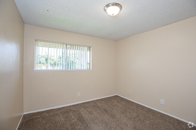 3BR, 2BA - 1,080SF