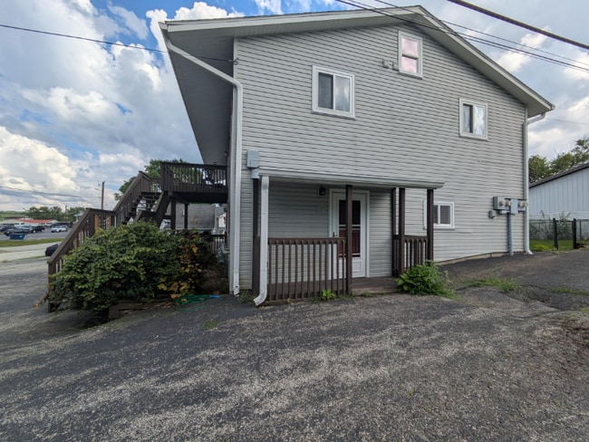 Building Photo - 209 W Oak St Rental