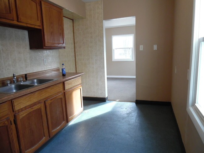 Kitchen - 2024 Lay St