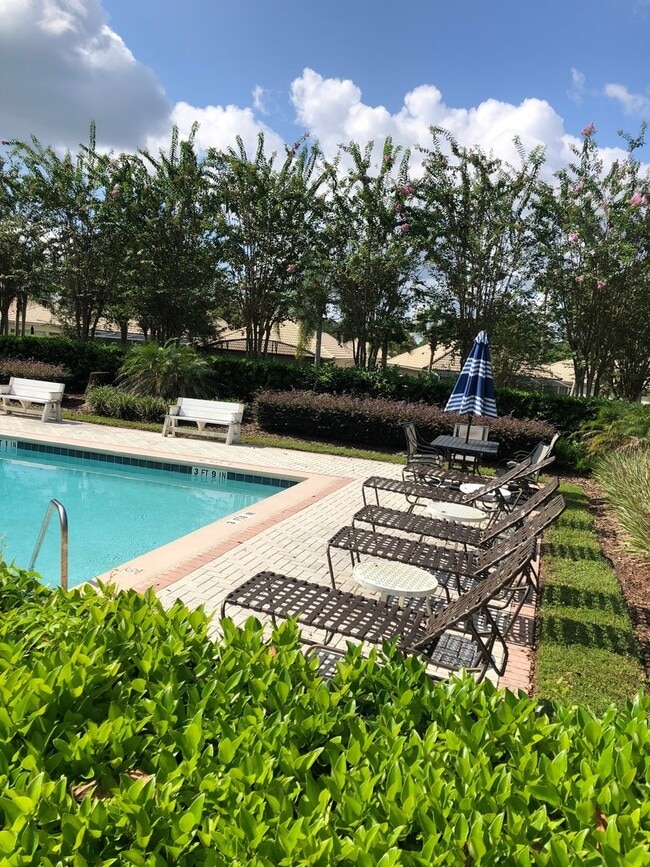 Building Photo - 2.2 w bonus room