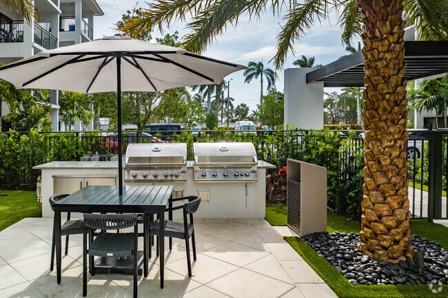 Piscina con terraza