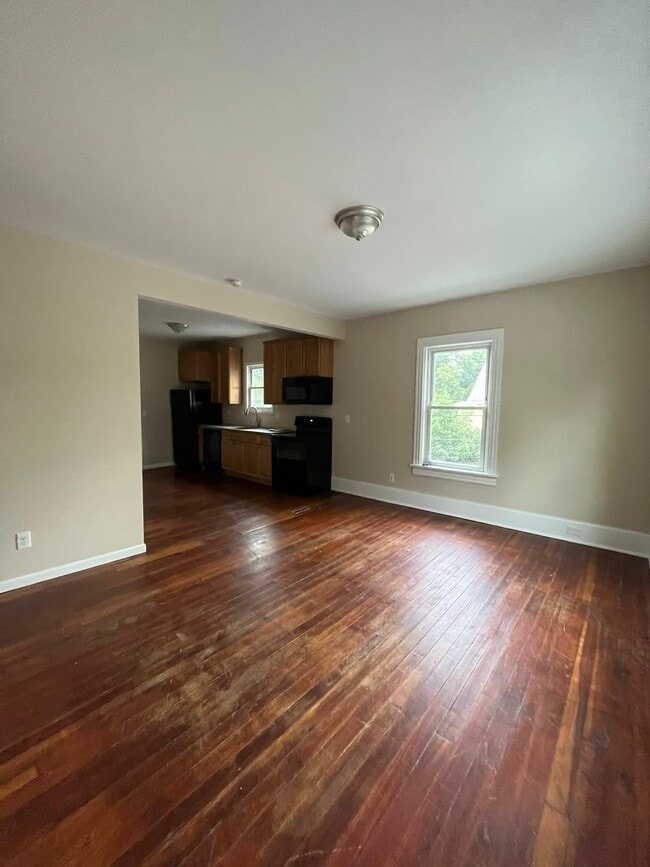 Living room - 82 N Hamilton St Unit #2