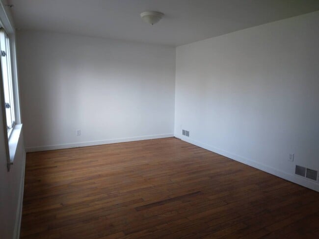 Photo - 810 Sullivan Ct