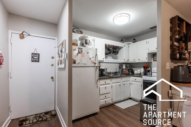 Photo - 607 W Wrightwood Ave Unit 210