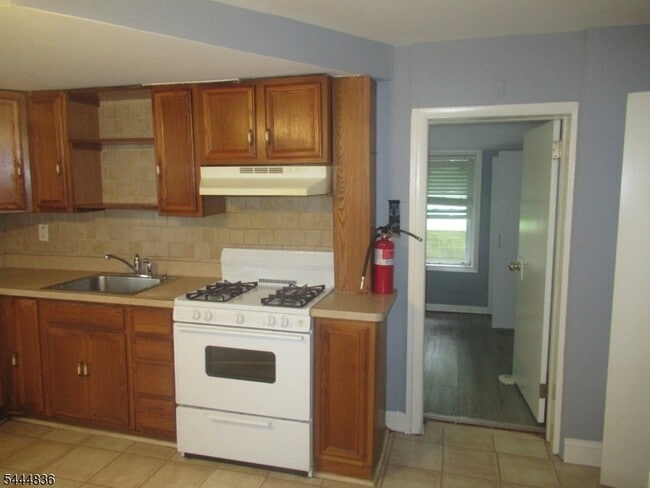 Photo - 137 Thompson Ave