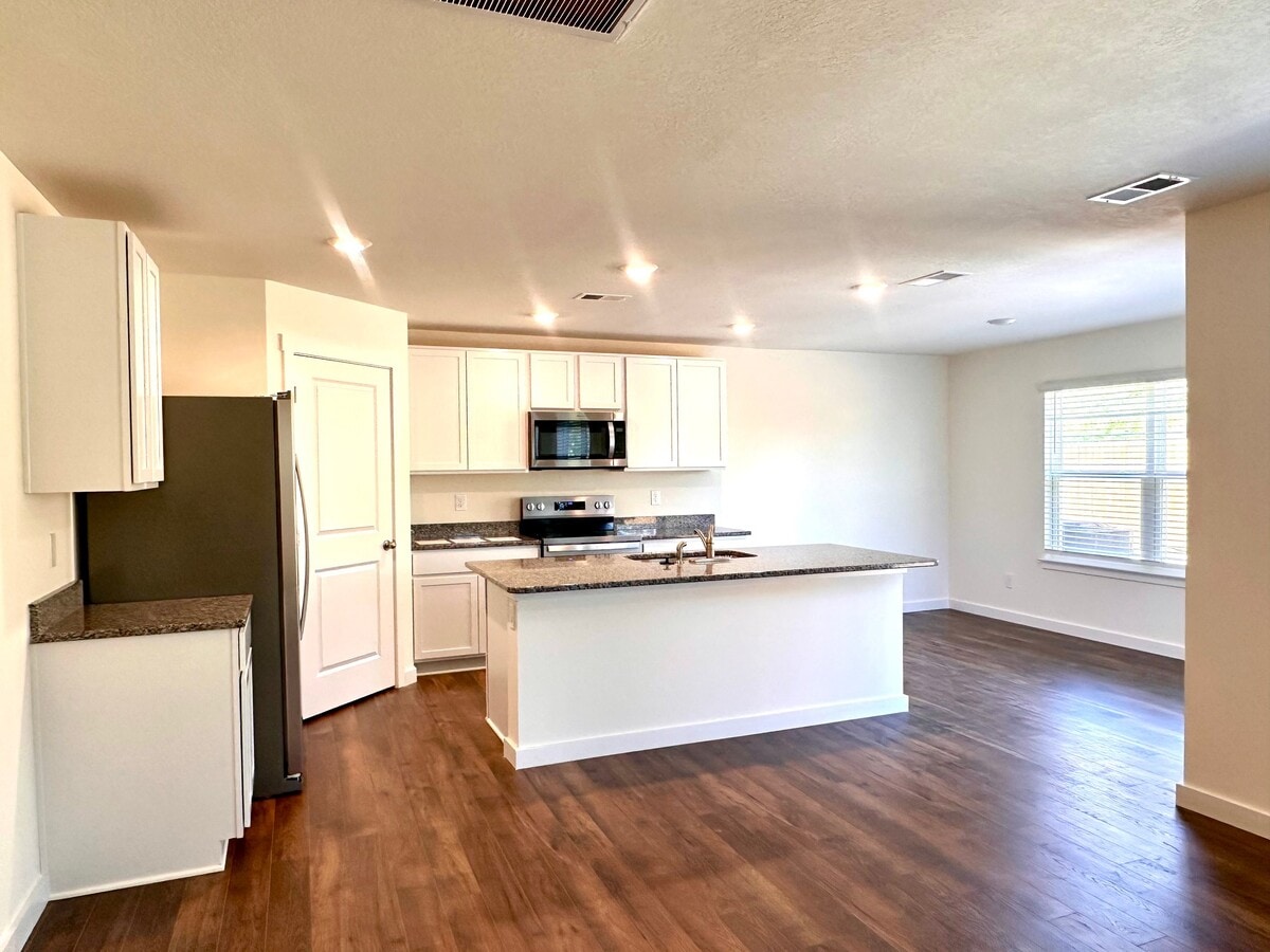 Photo - 7033 Randleman Dr