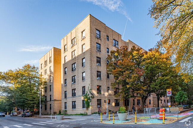 89-04 34th Ave - 89-04 34th Ave