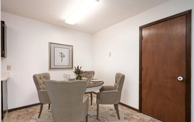 Colony Court Apartments