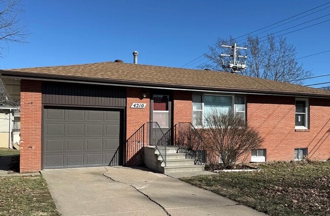Building Photo - 4210 S 49th St