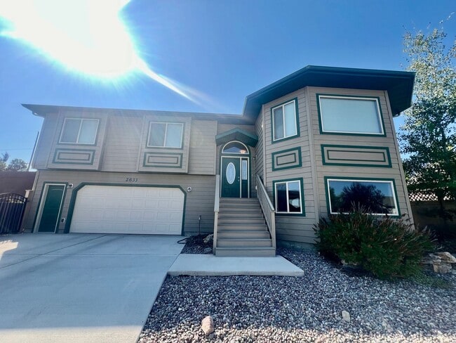 Building Photo - Beautiful 3 Bed 2 Bath Dog Friendly with F... Rental