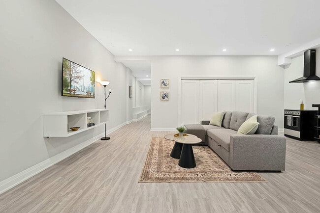 Photo - 894 College St Unit SI ID1524851P