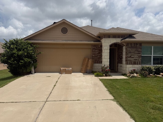 Photo - Room in House on Bettylou Ln