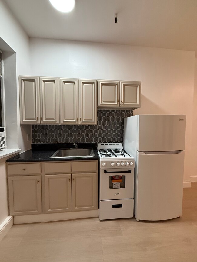 Photo - 662 4th Ave Unit Updated Studio in Greenwood Heights