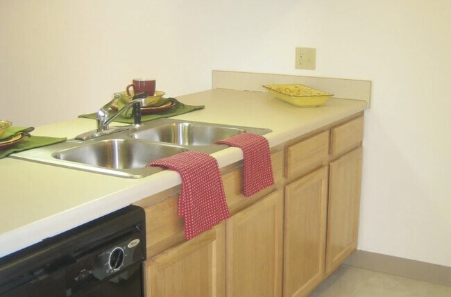 Photo - 405 Mayville Rd