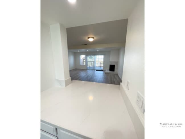 Photo - Contemp. 3BD/2.5 BA TOWNHOUSE W LRG ROOMS,...