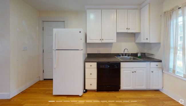 Building Photo - 47 Fairbanks St Unit 2 Rental