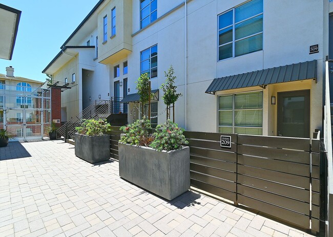 1 E Julian St Unit 209