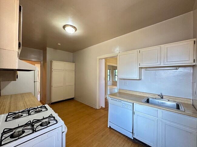 Photo - 1314 Oak Ave Unit W4