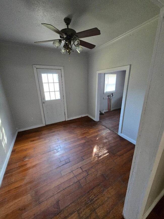 Photo - 1202 E Oak St