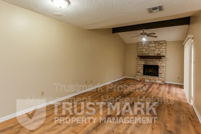 Photo - 1120 Royal Crest Dr