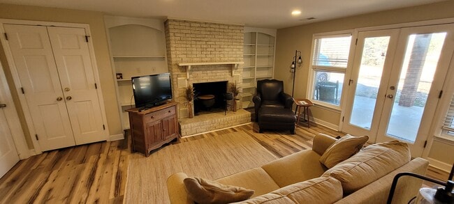 Photo - 3001 Foxdown Ct Unit B