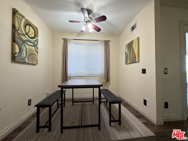 Photo - 9558 Swinton Ave