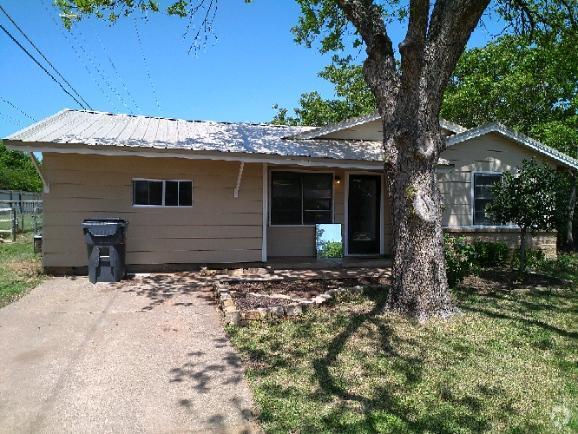 Building Photo - 1600 Longview St Rental