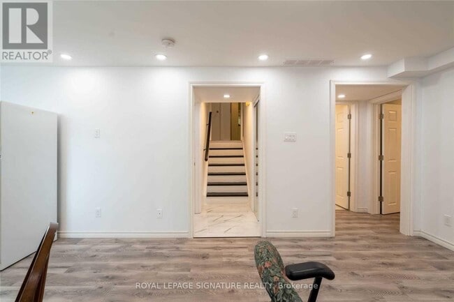 Photo - 418 Waverly St N