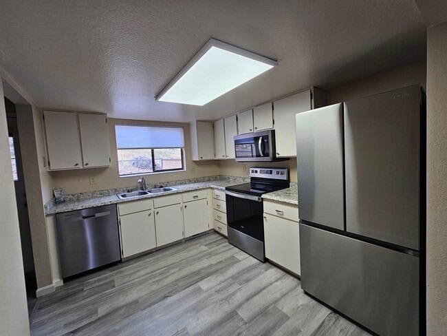 Photo - Immaculate 2 Bedroom Unit - Close to UNR!