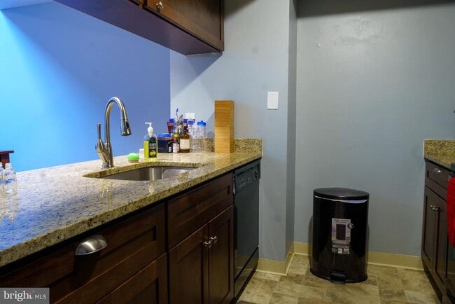 Photo - 421 Park Pl Dr