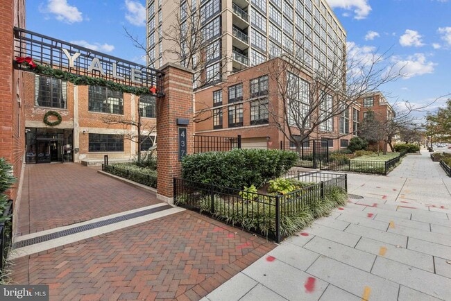 Building Photo - 437 New York Ave NW Unit Y26